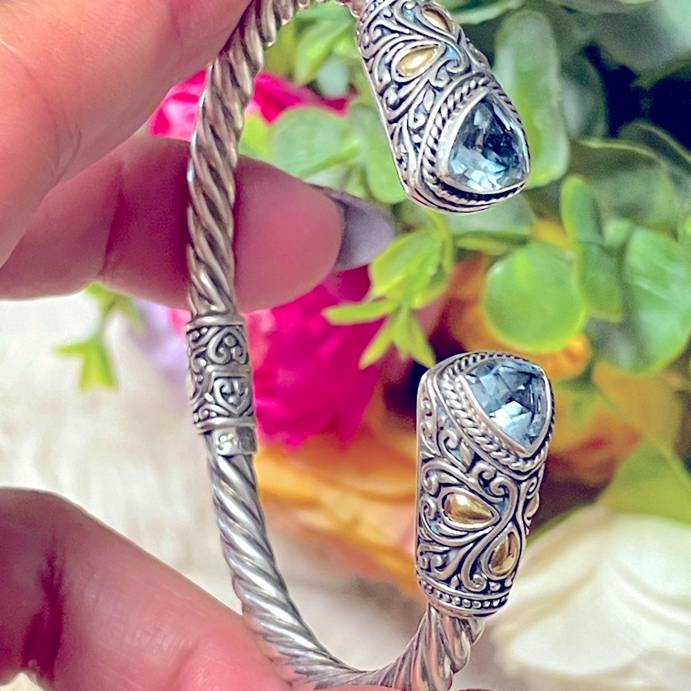 ❗️FINAL PRICE❗️Gorgeous 925 Silver and 18K Gold Cuff with Blue Stones